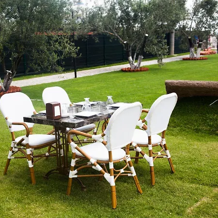 Altin Hotel *